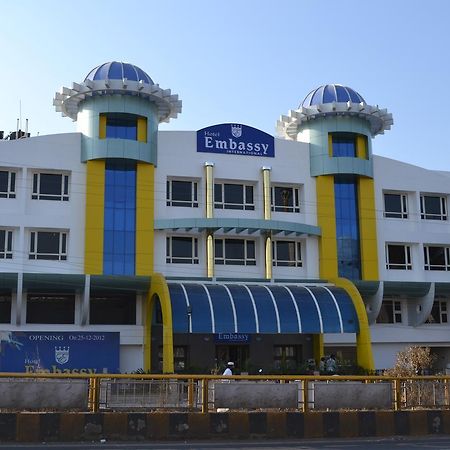 Hotel Embassy International Lātūr Exteriör bild