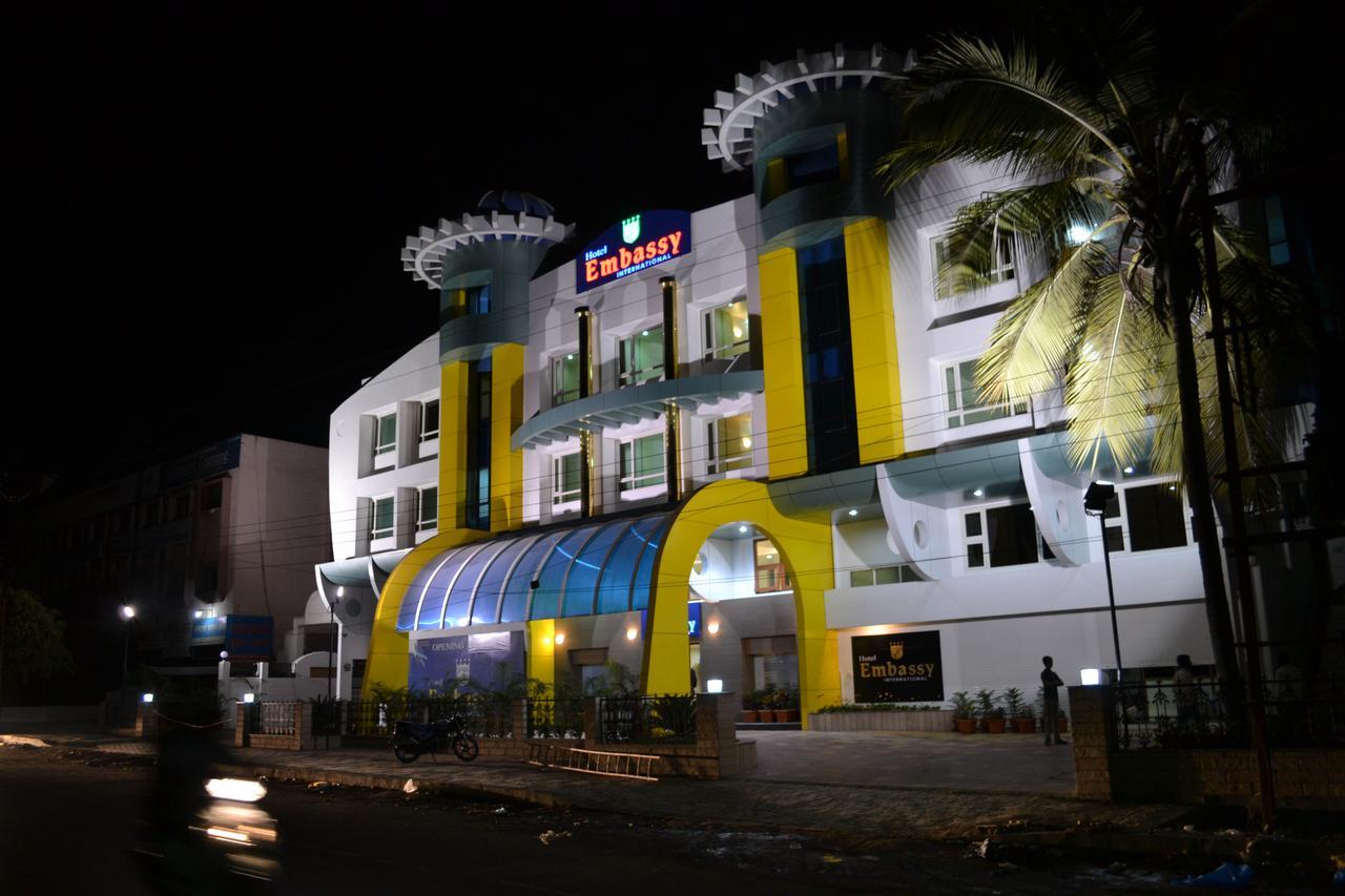 Hotel Embassy International Lātūr Exteriör bild