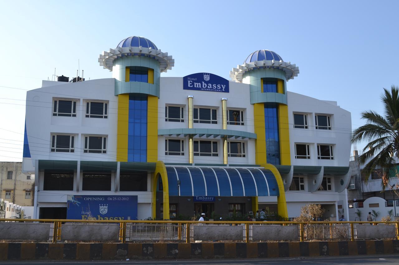 Hotel Embassy International Lātūr Exteriör bild